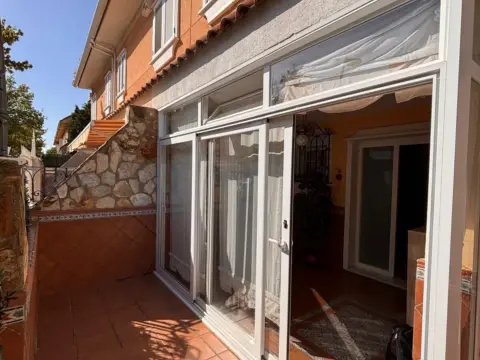 Chalet adosado en calle de las Secuoyas