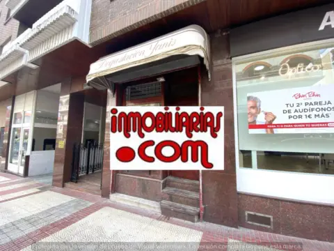 Local comercial en calle de la República Argentina