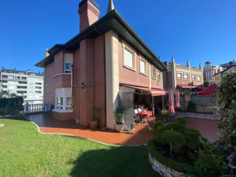 Chalet pareado en calle Chinchapapa