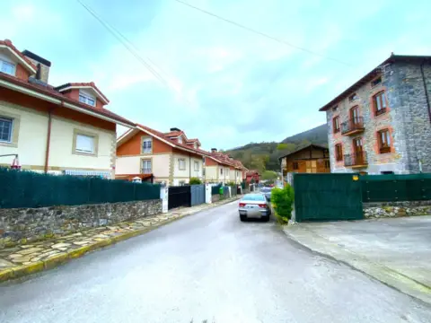 Chalet pareado en Barrio de Rioseco