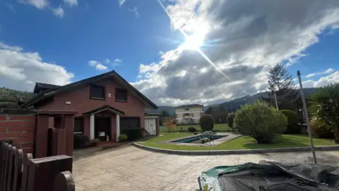 Chalet pareado en calle Puente