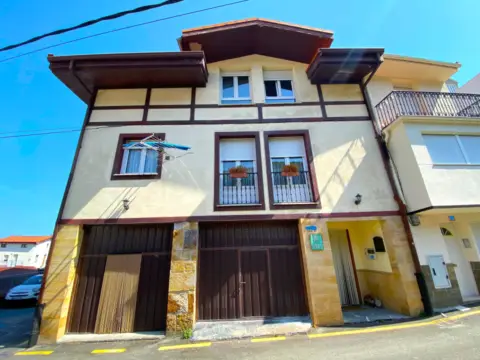 Chalet adosado en calle Islares