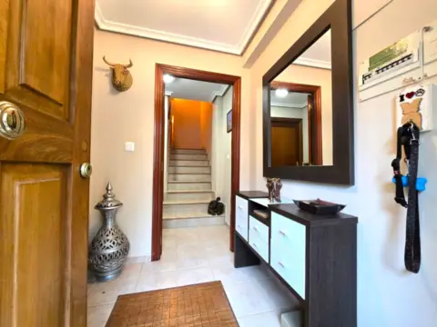 Chalet adosado en calle Islares