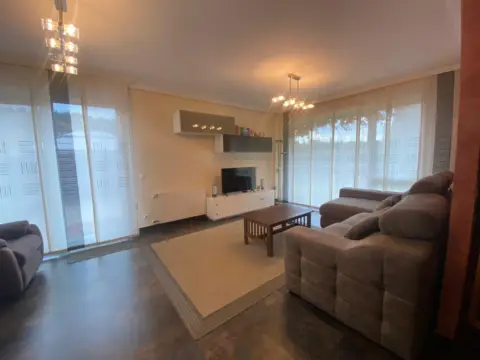 Chalet pareado en calle Islares