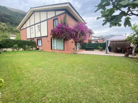 Chalet pareado en calle Islares
