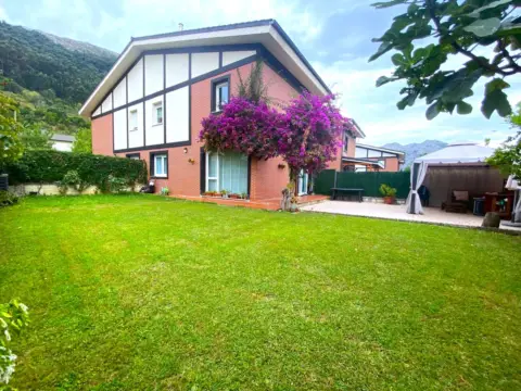Chalet pareado en calle Islares