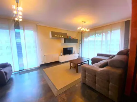 Chalet pareado en calle Islares