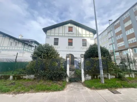 Chalet unifamiliar en calle de Ourense
