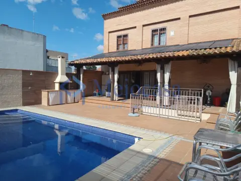 Chalet unifamiliar en Ronda de las Comunidades