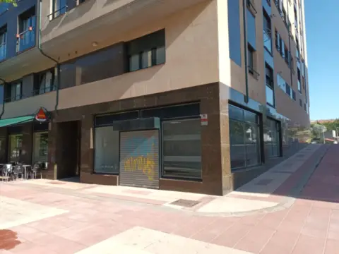 Commercial space in calle de Federico de Onís, 38
