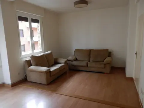 Piso en 2º Ensanche de Pamplona.