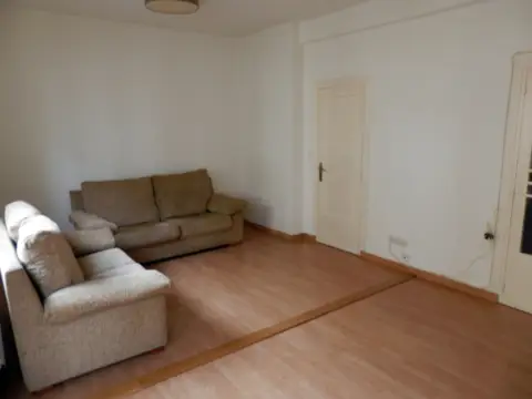 Piso en 2º Ensanche de Pamplona.