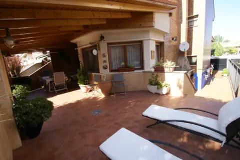 Chalet adosado en calle Rio Iluela