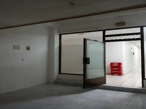 Local comercial en calle Julio Urquijo 45, nº 45