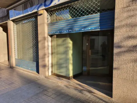 Local comercial en calle Enric Prat de La Riba