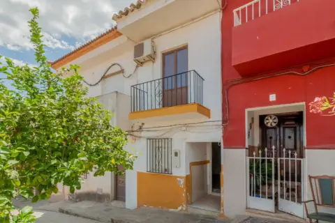 Casa adosada en calle Nueva