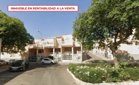 Casa adosada en calle Oria, 1