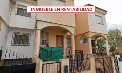 Casa adosada en calle del Río Aguas Blancas