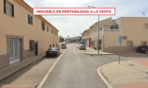 Casa adosada en calle de Fernando de Magallanes