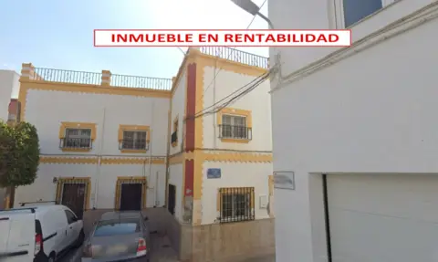 Casa adosada en calle José Gómez Abad