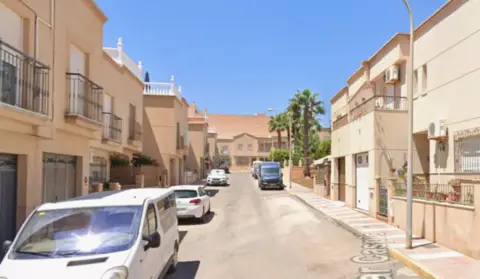 Chalet adosado en calle del Mar Caspio, 3