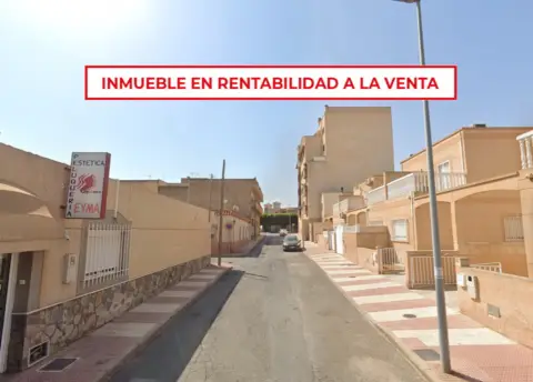 Casa unifamiliar en calle de la Comunidad Catalana, 1