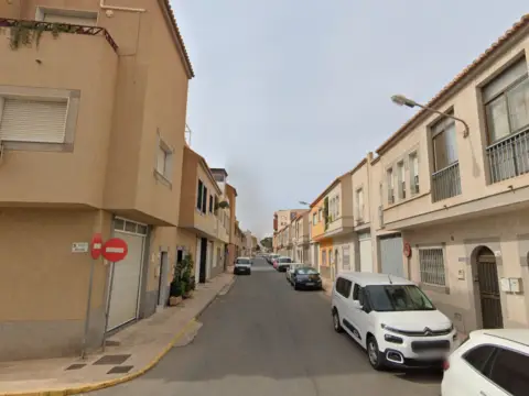 Casa en calle de Almería, 104