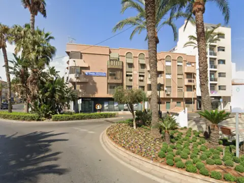 Local comercial en Avenida de Roquetas de Mar, 65