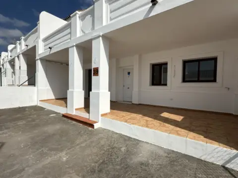 Chalet adosado en Urbanización Doña Julia