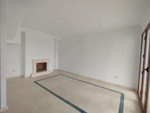 Chalet adosado en Urbanización Doña Julia