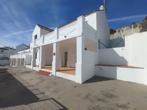 Chalet adosado en Urbanización Doña Julia