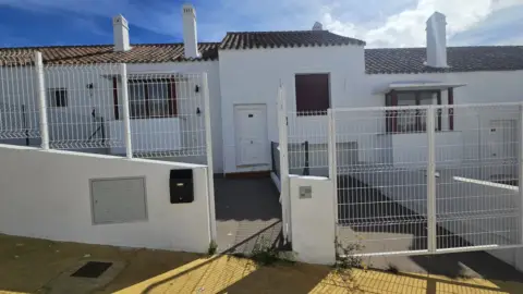 Chalet adosado en Urbanización Doña Julia