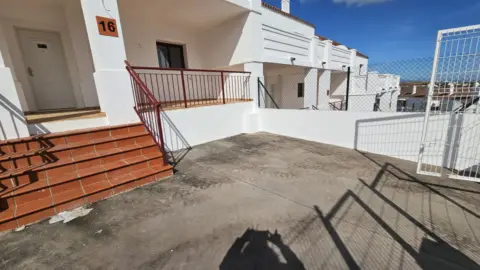 Chalet adosado en Urbanización Doña Julia