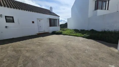 Chalet adosado en Urbanización Doña Julia