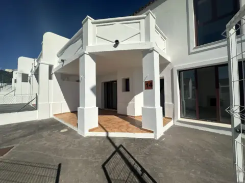 Chalet adosado en Urbanización Doña Julia, nº 1