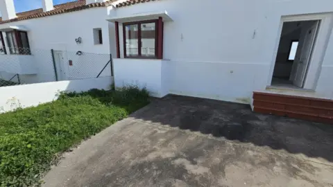 Chalet adosado en Urbanización Doña Julia