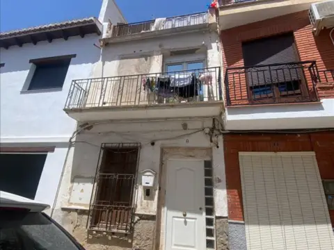 Casa adosada en calle de Pintor Julio García Villena, 9