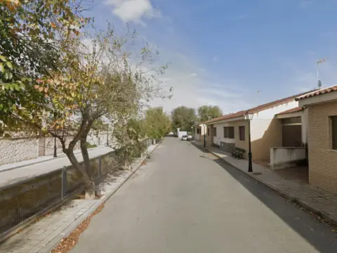 Chalet adosado en calle de la Zanja