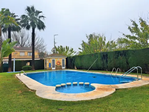 Chalet adosado en Carrer del Almirante Cervera