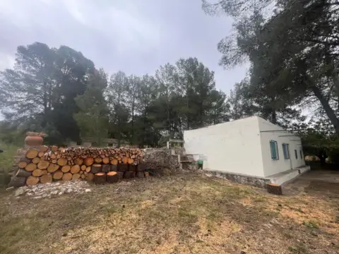 Chalet rústico en Navarrés