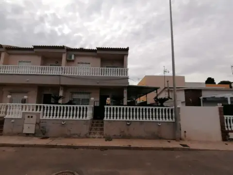 Casa adosada en calle Laguna de Bañolas