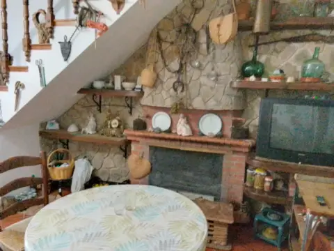 Chalet rústico en Villaluenga del Rosario