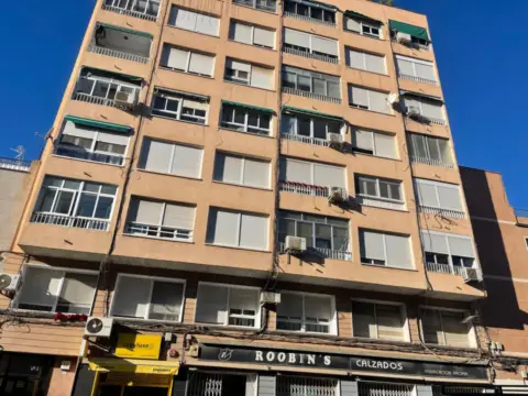 Local comercial en Carrer de la Creu, 1