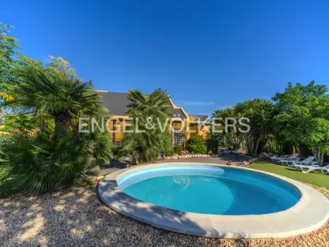 Casa en Carrer Anhidrita