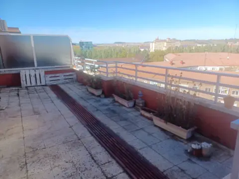 Ático en calle del Puente Colgante