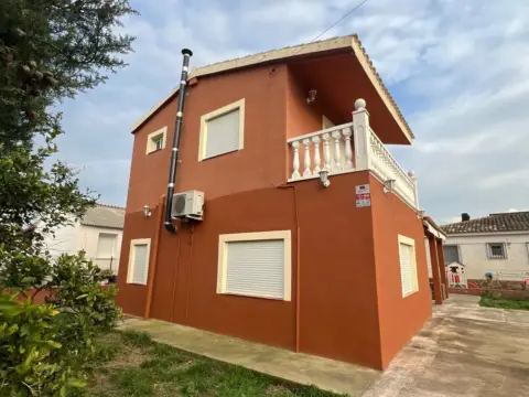 Chalet en Carrer de Granada