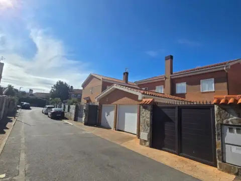 Chalet adosado en calle Baleares