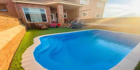 Chalet adosado en Torres de La Alameda