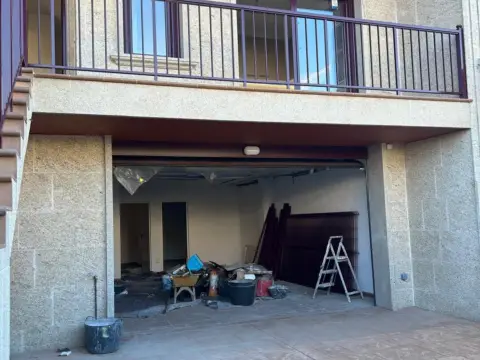 Chalet adosado en calle Arnela