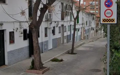 Casa adosada en calle del Hogar de Belén